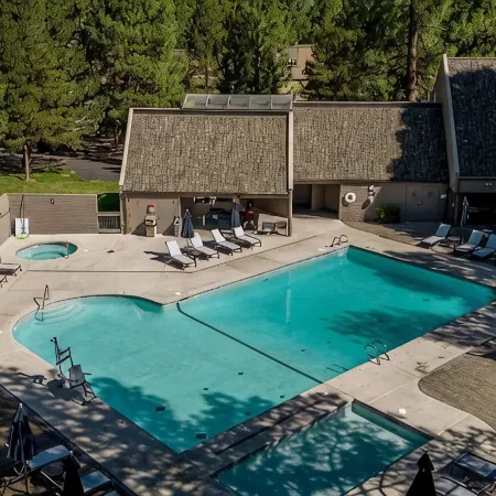 Updated Mount Bachelor Village 2-bedroom Condo, Enjoy Resort Amenities! with AC