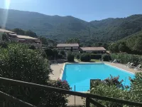 Lovingly furnished vacation apartment with large pool in Nisporto - Swimmingpools