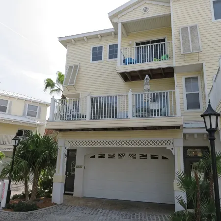 Bermuda Bay Club Un 26 Across Heated Pool n Spa, Beach Access, Nicely Decorated