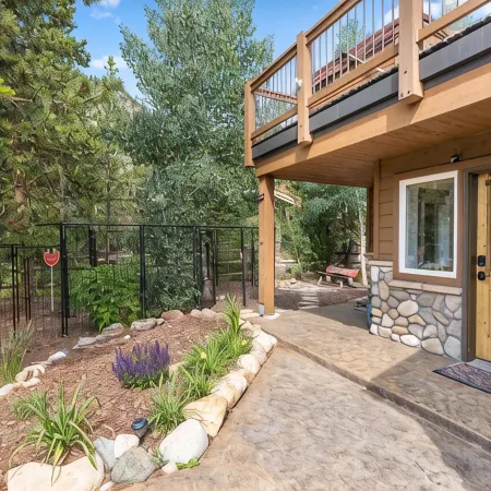 Luxury Home-Walk to everything in Frisco. Hot tub, ski, fireplace 3BD, 3.5BA