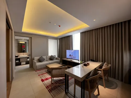 Ra Suites Simatupang - balcone