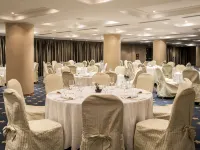 FlyOn Hotel & Conference Center - breakfast