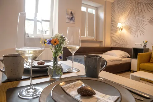 Modern 1-room apartment near the train station, newly renovated, top furnishings - Apartments