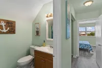"Sand Dollar Suites" Suite 6: A Short Stroll from Our Sandy Shores! - 2 tähden