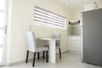 Cozy 1-bedroom apartment in great Palm Beach with AC, WiFi and private pool. - 2-Star
