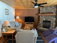 Lake living: newly renovated 2-bed/2 bath condo on Little St. Germain Lk w/ WiFi