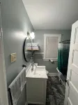 “The Mountain View” is a welcoming apartment with AC in charming Boomer by river