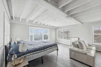 Charming newly updated home in Avalon with endless views of bay and sunset - Wi-Fi