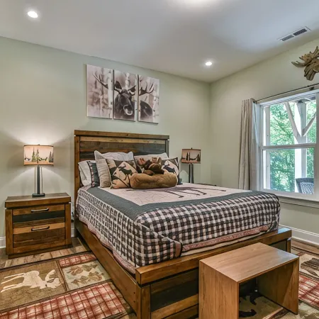 The Gem: Gated Luxury Mtn Home - Hot Tub/Sauna/Basketball/EV Charger/Hiking