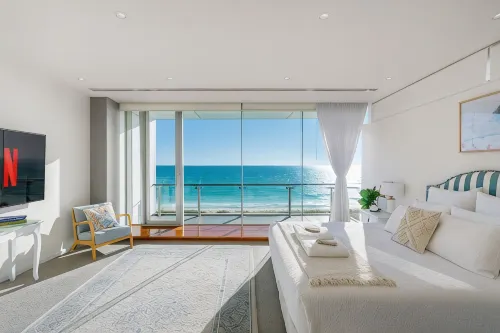 Henley Beachfront Luxury Home With Private Pool, Spa And Sauna!