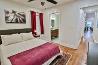 Charming 3-Bedroom House Walkable to Covington Square