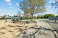 “NEW” Half Moon Retreat / +Pool Table / - 5 min away from GRATON casino - 4-Star
