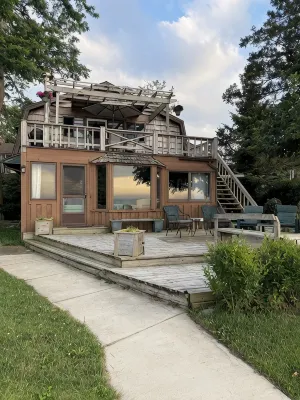 Angola on the Lake- Grandview Bay-25 minutes from Highmark Stadium - Homestays