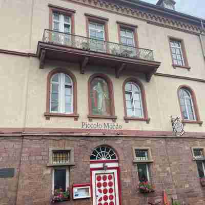Charming studio with AC, balcony and view of the Castle - Walk to Everything. Hotel Exterior
