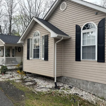 Charming 3BR - 2BA Comfy Home Near Beach, fun & relaxation-Perfect Getaway Spot!