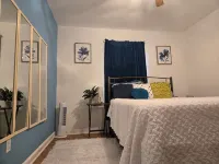 Discounted Charming 2-Bedroom Main-Level Triplex in Rochester - บังกะโล