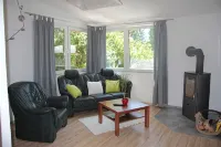 Modernly Furnished Bungalow with Fireplace, Surrounded by Greenery. - 3-Star