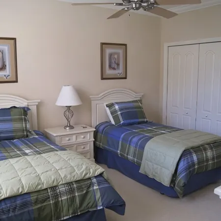 Luxurious River Views, Resort Amenities, Lrg 3 Bed, 2 Bath, Corner Unit, 2100 SF