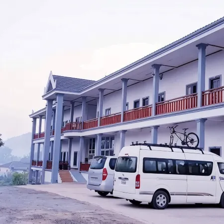 Sipanya Guesthouse Отели в г. Пхонсаван