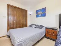Home w/Hot Tub -Spacious, Quiet Neighborhood Near des Moines, IA. 克萊夫住宿飯店