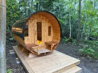 Bala Vida Cottage Steps to Lake Muskoka with Fire Pit & New Cedar Barrel Sauna