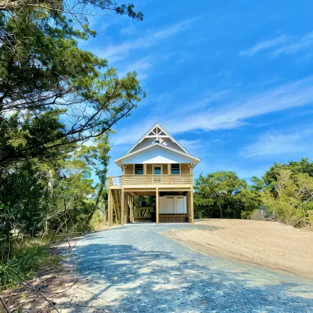 Charming 2-Bedroom, New Custom Home, Linens Provided, Walk to the Beach!