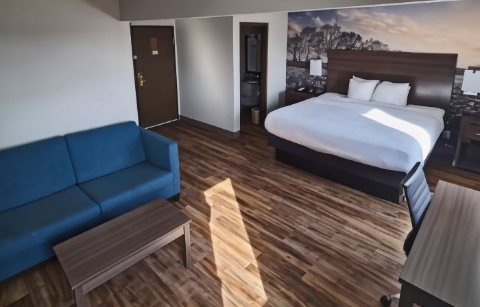 Clarion Pointe Bettendorf - Quad Cities