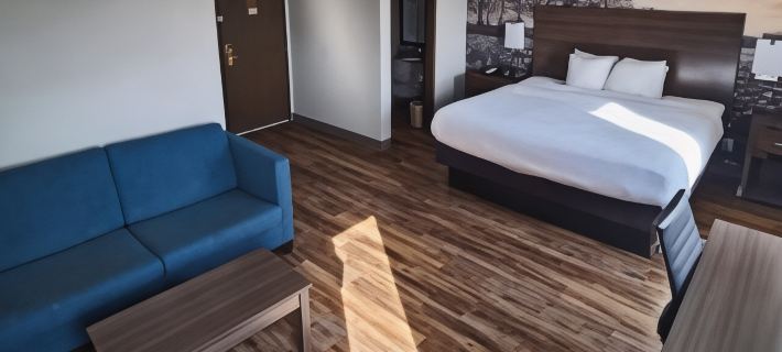 Clarion Pointe Bettendorf - Quad Cities Hotels in Scott County