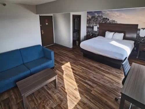Clarion Pointe Bettendorf - Quad Cities - Pet-friendly