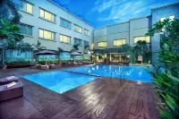 Aston Tropicana Hotel Bandung - Pools