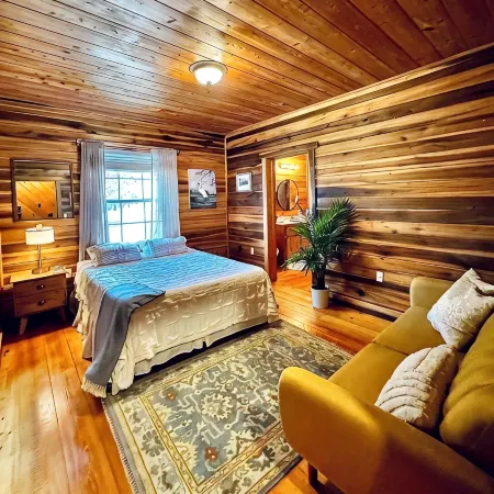 Spacious Southern Coastal Oasis on Wide Open Land—kayaks, Bikes, Corn Hole, BBQ!