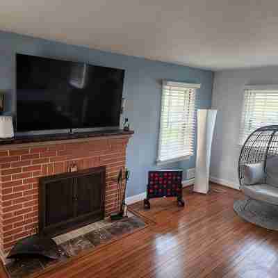 3bd Family-sized house, 5 minutes to National park, 12 minutes to the Capital. Others
