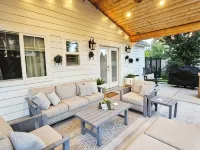 Luxury Retreat-Gourmet Kitchen, Playhouse, Hot Tub, & Steam Shower Hotels in Layton