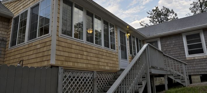 A Charming Vineyard Cottage Just Off the Pond Hotels in Edgartown