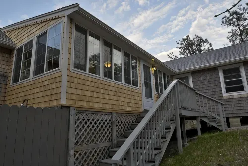 A Charming Vineyard Cottage Just Off the Pond - 4-Star
