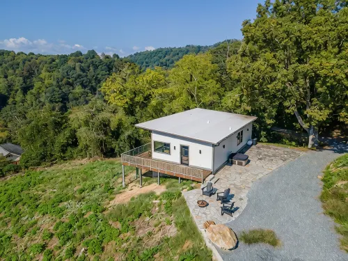 Modern Luxury Meets Mountain Getaway. Amazing Views, Hot Tub+More! - Chalets