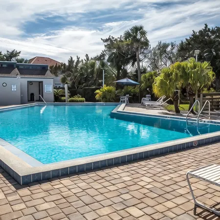 Just Updated - Beach Side Spacious Ground Floor Flat Condo - steps to the beach!