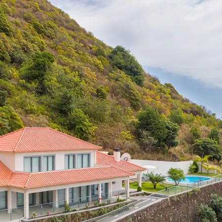 Sea View, Luxury, Comfort, Privacy, Free Wifi and Heated Pool