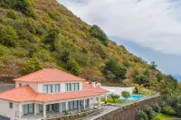 Sea View, Luxury, Comfort, Privacy, Free Wifi and Heated Pool