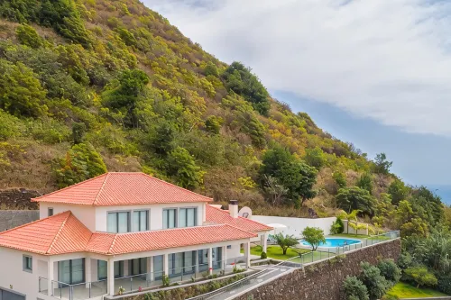 Sea View, Luxury, Comfort, Privacy, Free Wifi and Heated Pool