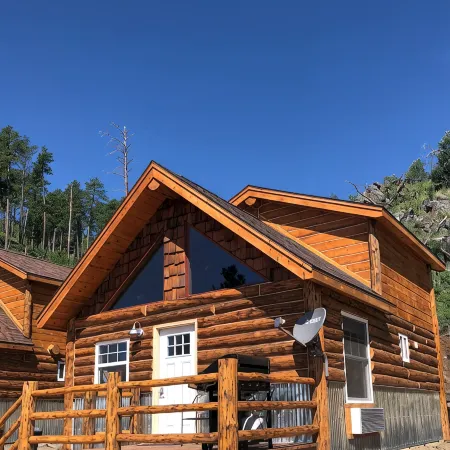 8 miles to Mount Rushmore - Sleeps 2 to 6