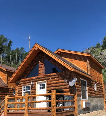 8 miles to Mount Rushmore - Sleeps 2 to 6
