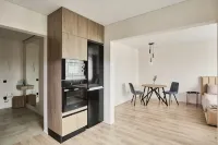 Reverie Lunar Apartments - 2 ดาว