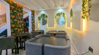 Milele is home-Cinema, gym, pool, bar-Bobiwine rd. - maisons de vacances