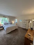 Spacious 3B/2BA house w/ fenced yard+mountain view - Wifi