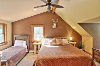 Hidden Gem💎Large Ellicottville Chalet🍁Woods⛷ Hot Tub 🕹️ Arcade Fun 🔥Fire Pit - 木屋