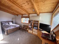 Westside 4-bdrm cabin between Hamilton & Victor with WiFi, AC. Enjoy your stay - Alppimaja
