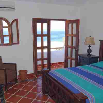 Casa Serena - Stunning Beachfront Villa Near Four Seasons Rooms