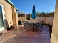 Quiet retreat near Plaza - Condos