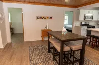 LakePointe Shores # 7 Welcoming 3-bedroom cottage in Madison on the Lake - Boutique